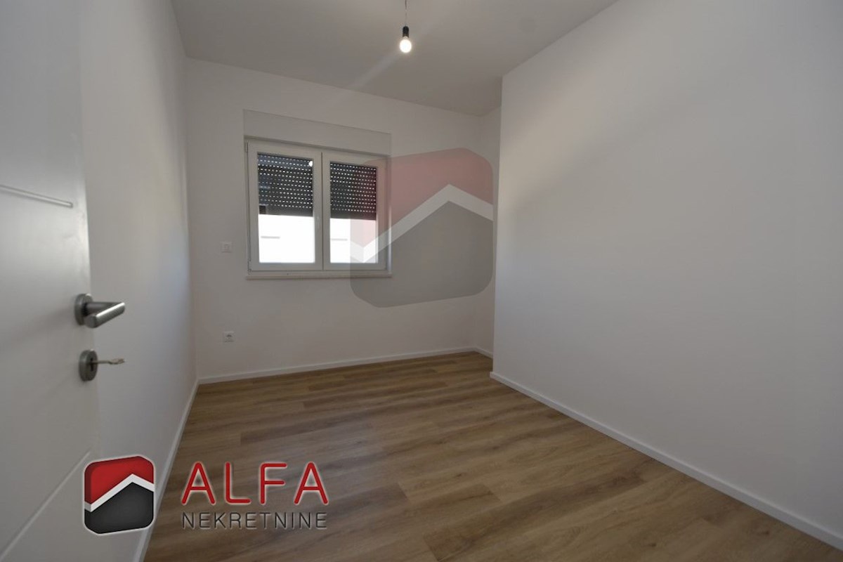 Hrvaška, Vodice, novogradnja, prodaja trisobni apartma, dve parkirni mesti, pogled na morje