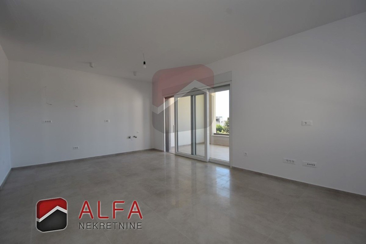 Hrvaška, Vodice, novogradnja, prodaja trisobni apartma, dve parkirni mesti, pogled na morje