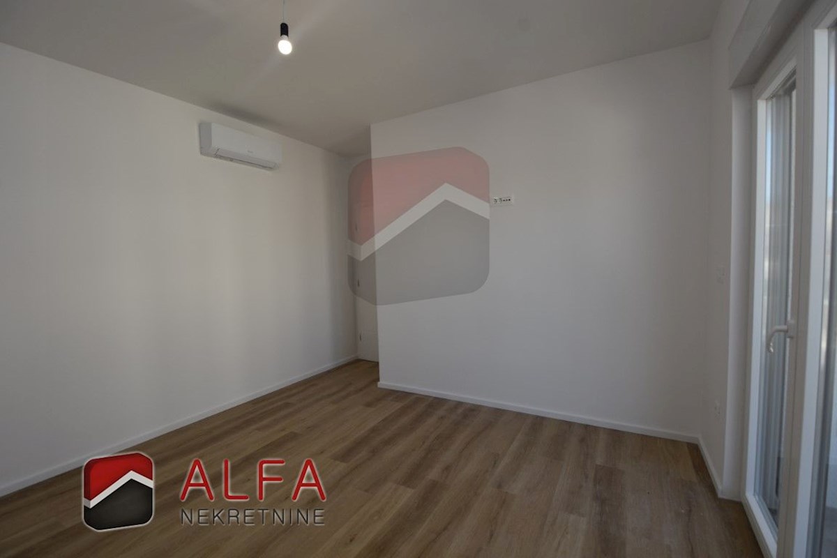 Hrvaška, Vodice, novogradnja, prodaja trisobni apartma, dve parkirni mesti, pogled na morje