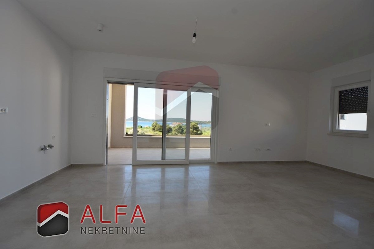Hrvaška, Vodice, novogradnja, prodaja trisobni apartma, dve parkirni mesti, pogled na morje
