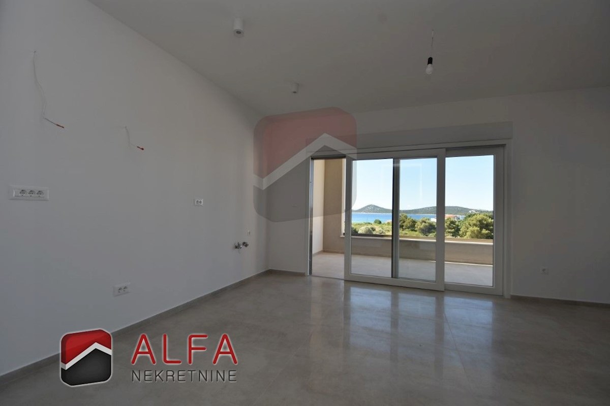 Hrvaška, Vodice, novogradnja, prodaja trisobni apartma, dve parkirni mesti, pogled na morje