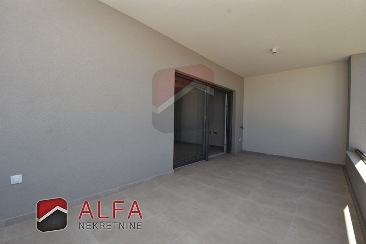Hrvaška, Vodice, novogradnja, prodaja trisobni apartma, dve parkirni mesti, pogled na morje