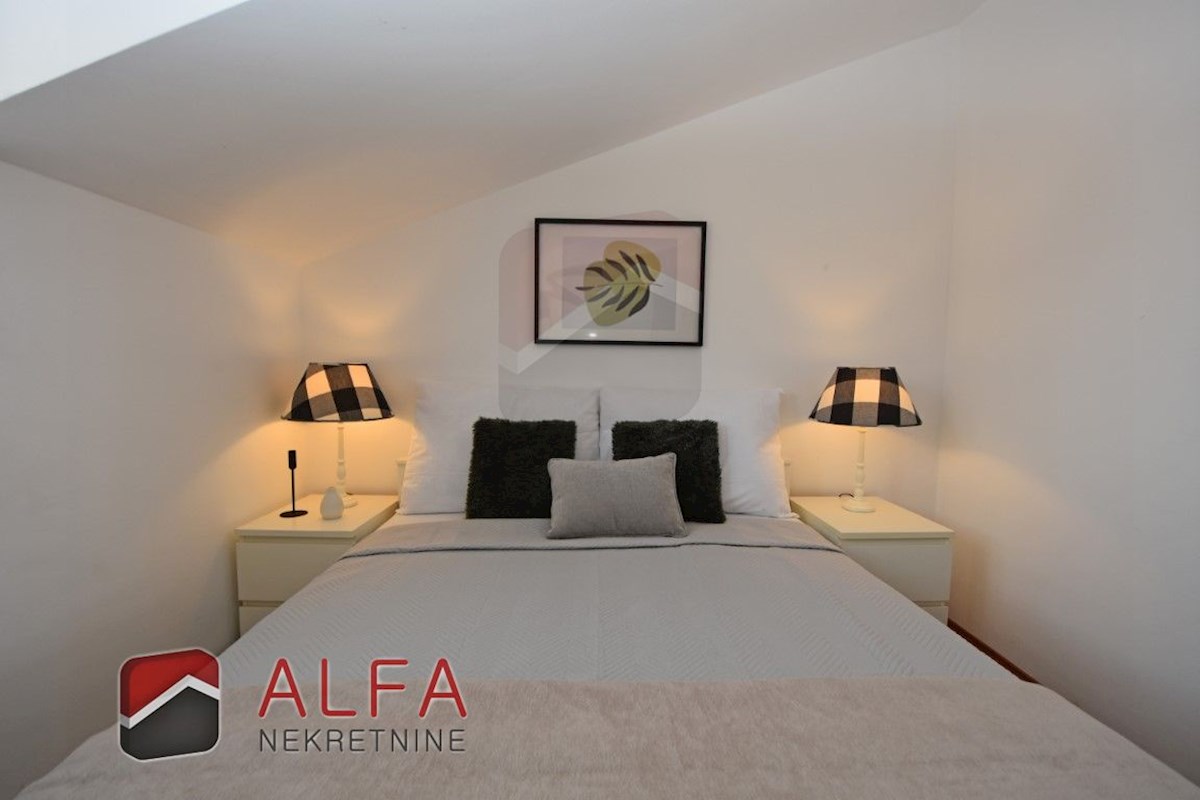 Hrvaška, Vodice - prodaja lepo opremljeno dvosobno stanovanje v drugem nadstropju, blizu morja