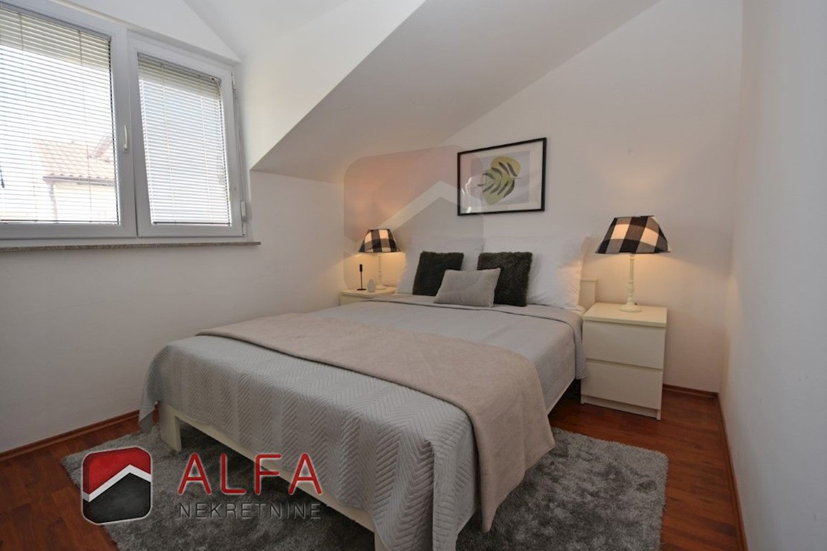 Hrvaška, Vodice - prodaja lepo opremljeno dvosobno stanovanje v drugem nadstropju, blizu morja