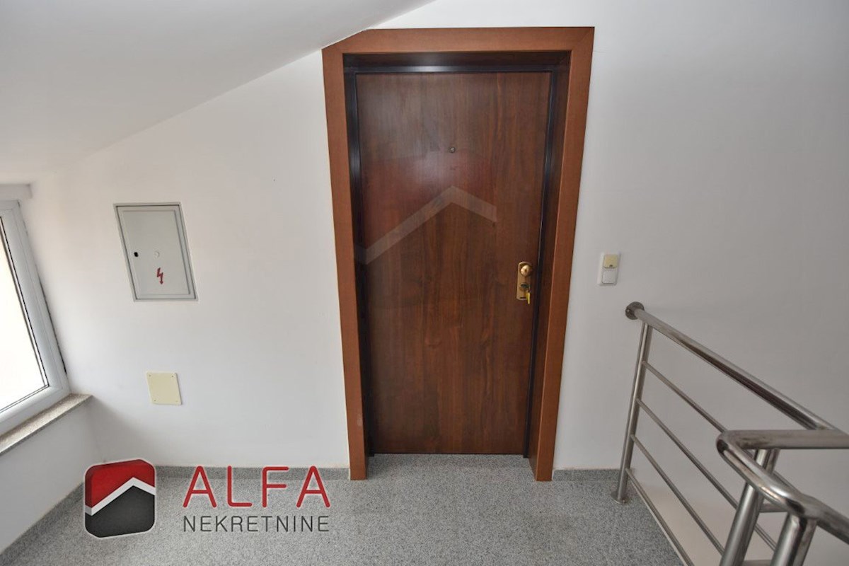 Hrvaška, Vodice - prodaja lepo opremljeno dvosobno stanovanje v drugem nadstropju, blizu morja