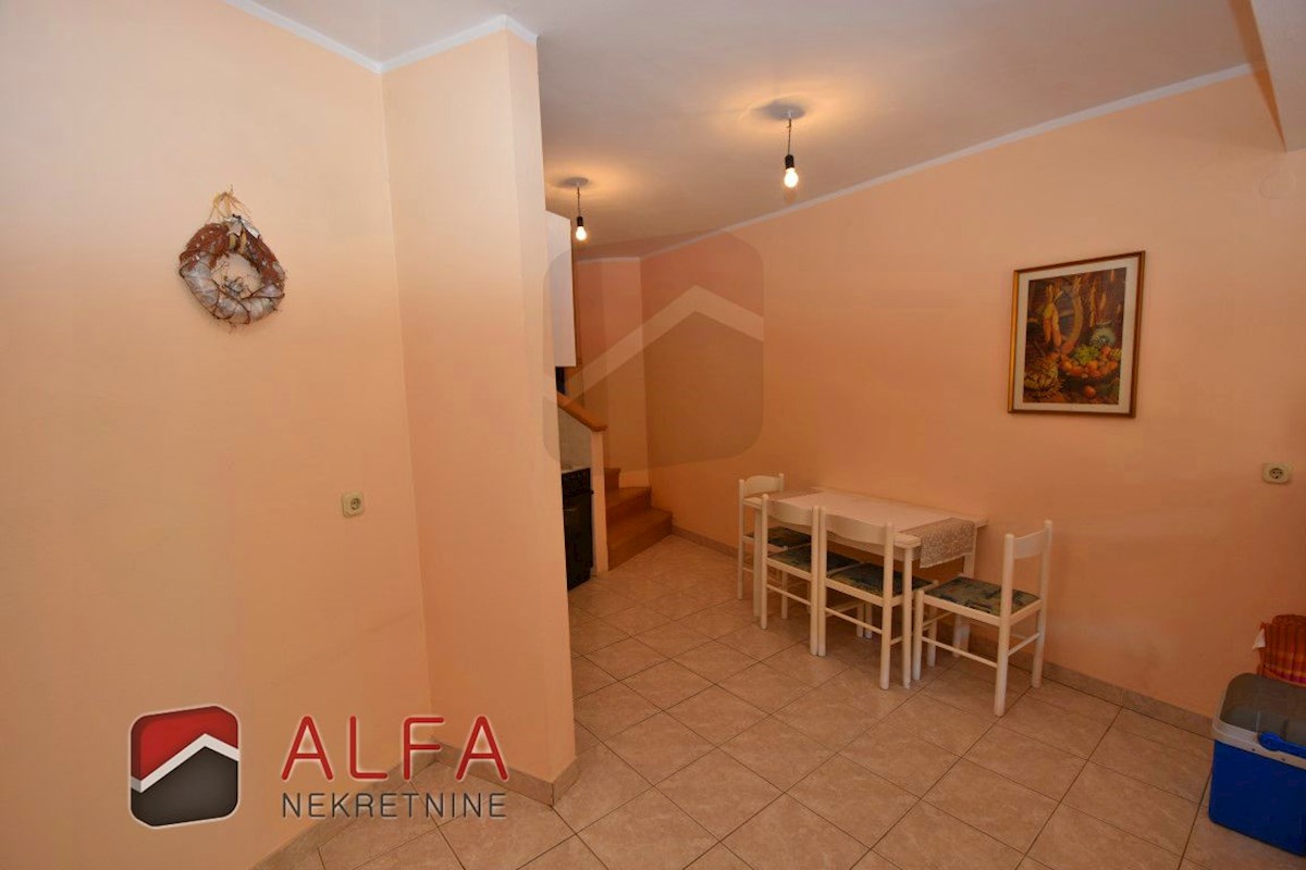 Hrvaška, Vodice, prodaja udobno dvosobno stanovanje v centru mesta