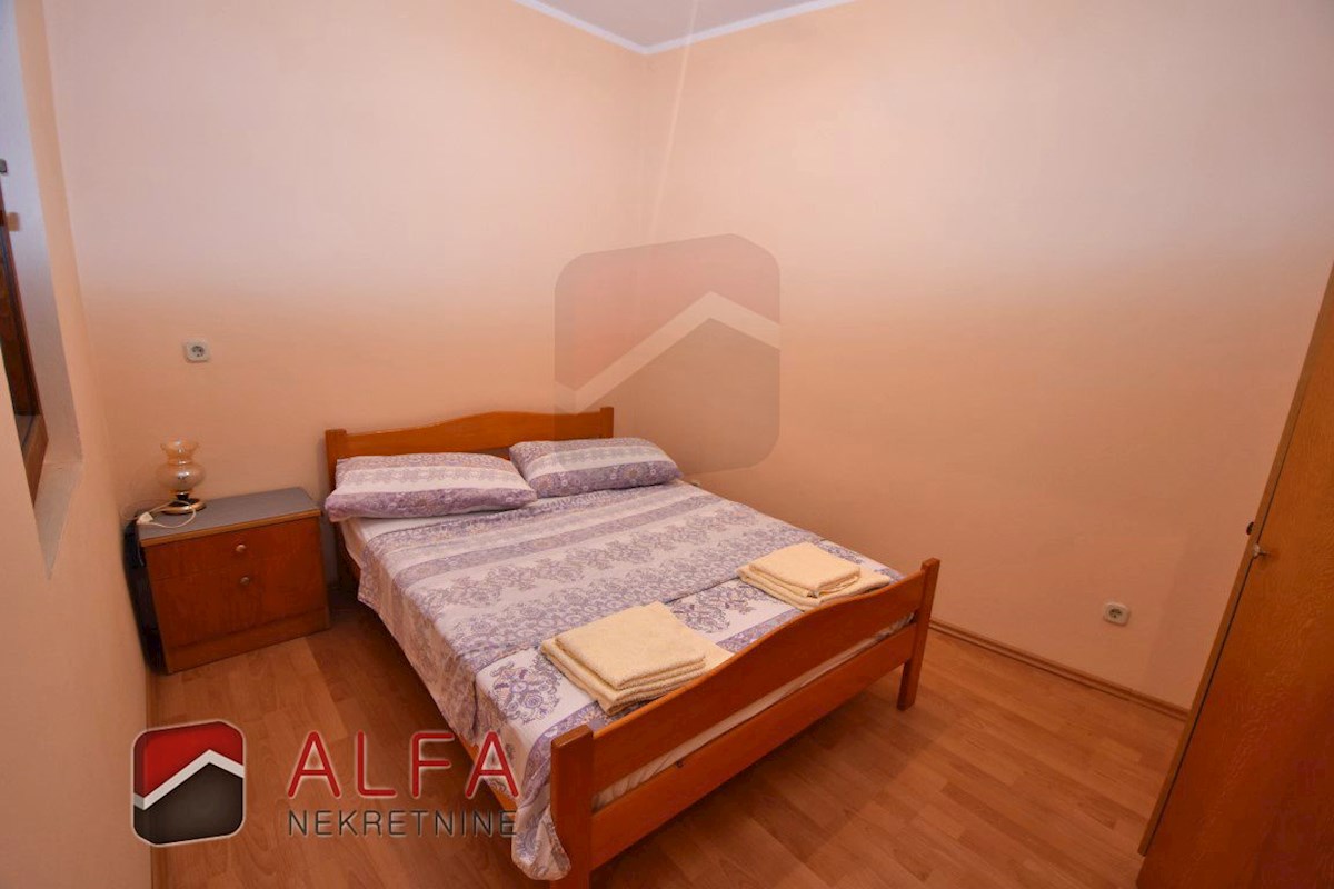 Hrvaška, Vodice, prodaja udobno dvosobno stanovanje v centru mesta