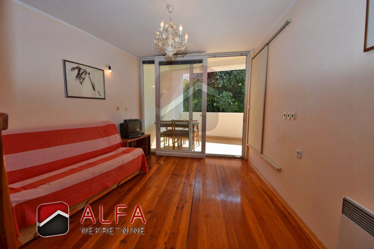 Hrvaška, Vodice, prodaja udobno dvosobno stanovanje v centru mesta