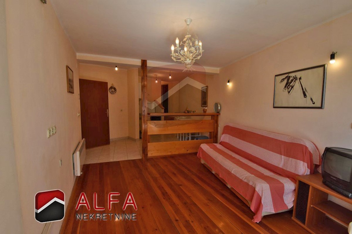 Hrvaška, Vodice, prodaja udobno dvosobno stanovanje v centru mesta