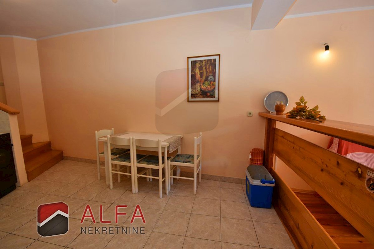 Hrvaška, Vodice, prodaja udobno dvosobno stanovanje v centru mesta