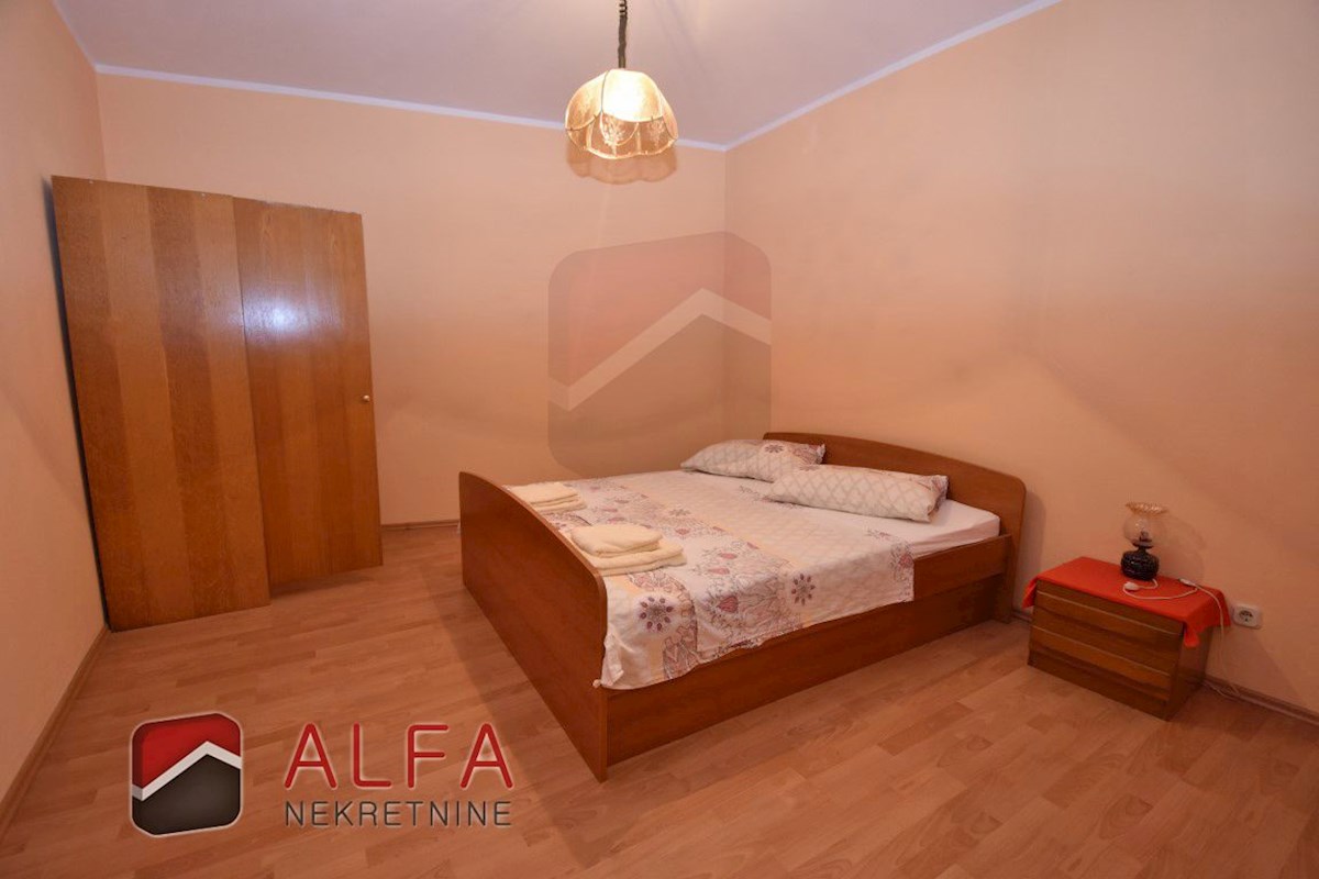 Hrvaška, Vodice, prodaja udobno dvosobno stanovanje v centru mesta