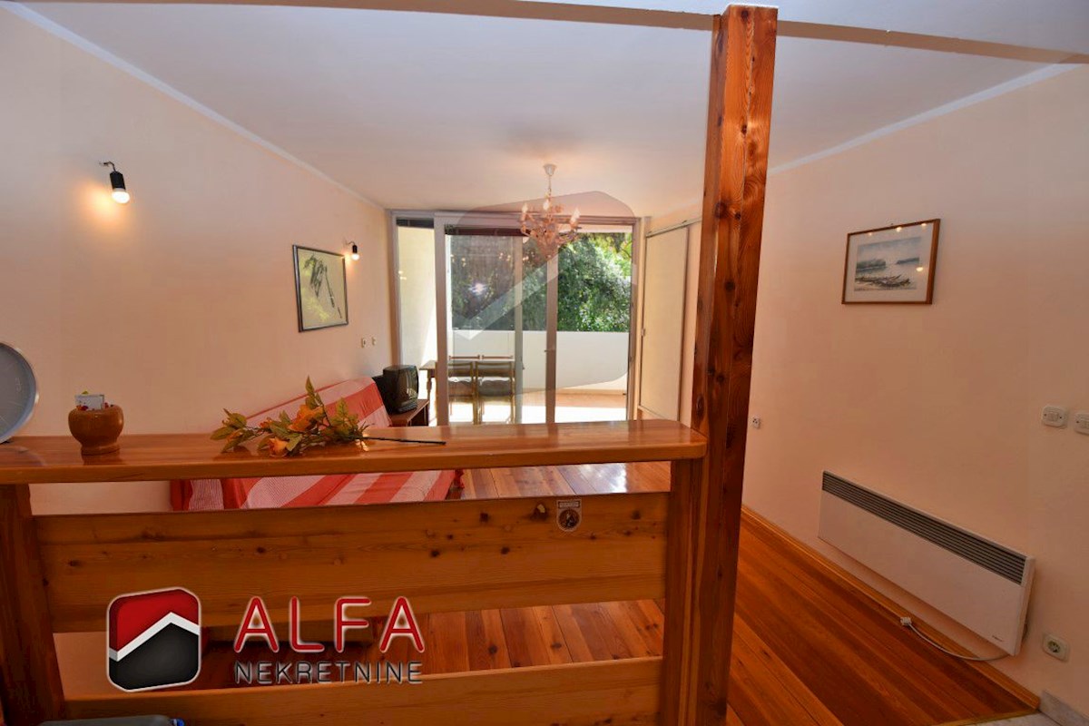 Hrvaška, Vodice, prodaja udobno dvosobno stanovanje v centru mesta