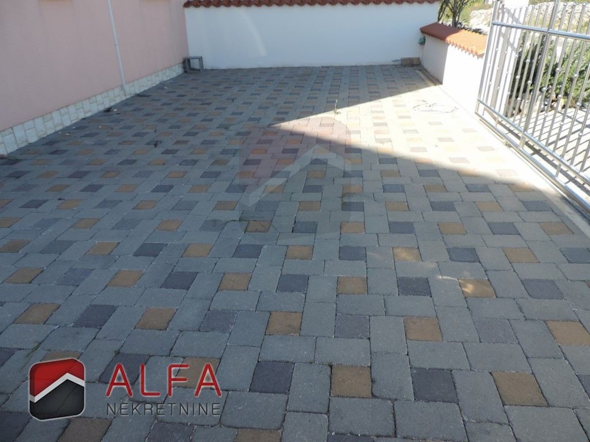 Hrvaška, Vodice, prodaja dvojček hiše s štirimi spalnicami