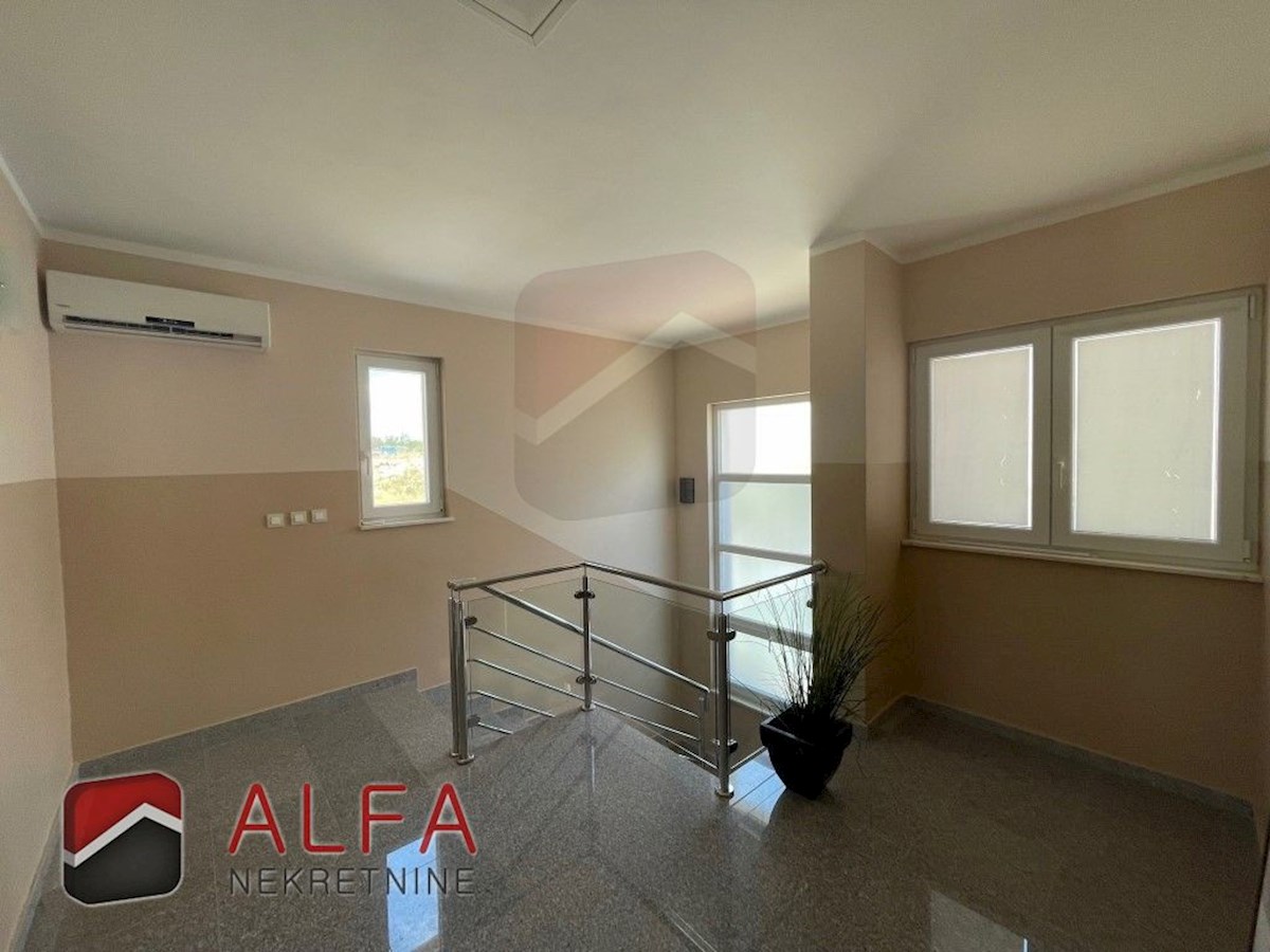 Hrvaška, Vodice, prodaja dvojček hiše s štirimi spalnicami