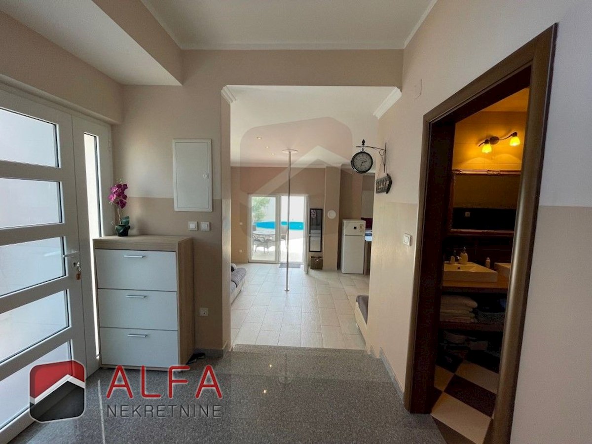 Hrvaška, Vodice, prodaja dvojček hiše s štirimi spalnicami