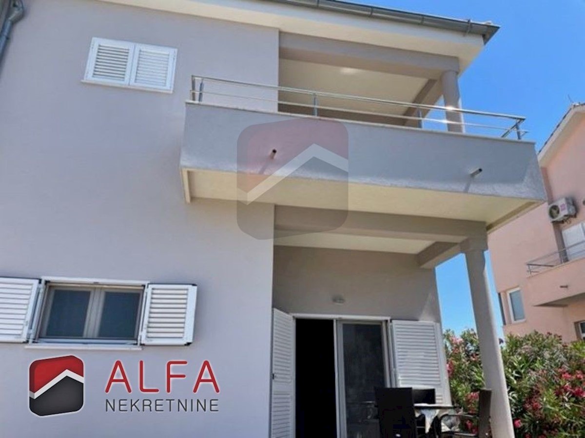 Hrvaška, Vodice, prodaja dvojček hiše s štirimi spalnicami