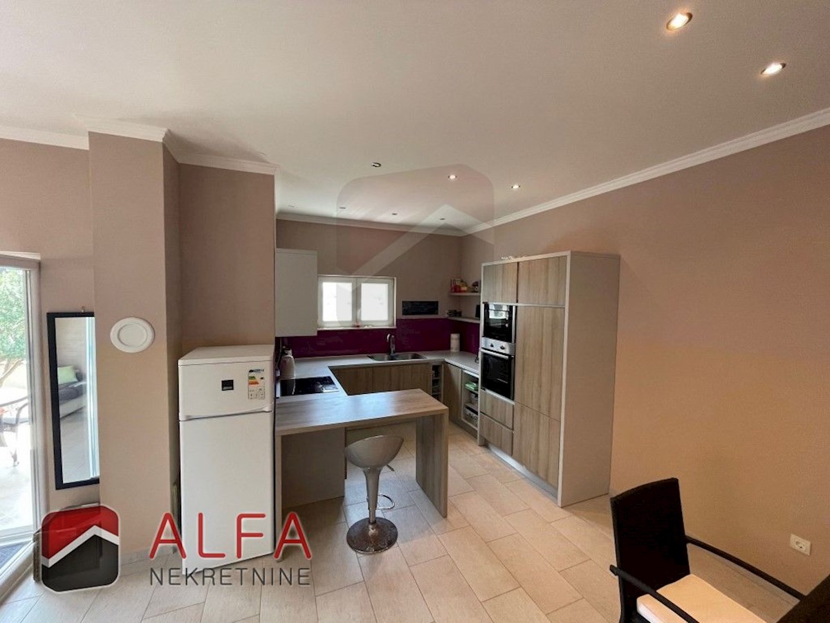 Hrvaška, Vodice, prodaja dvojček hiše s štirimi spalnicami