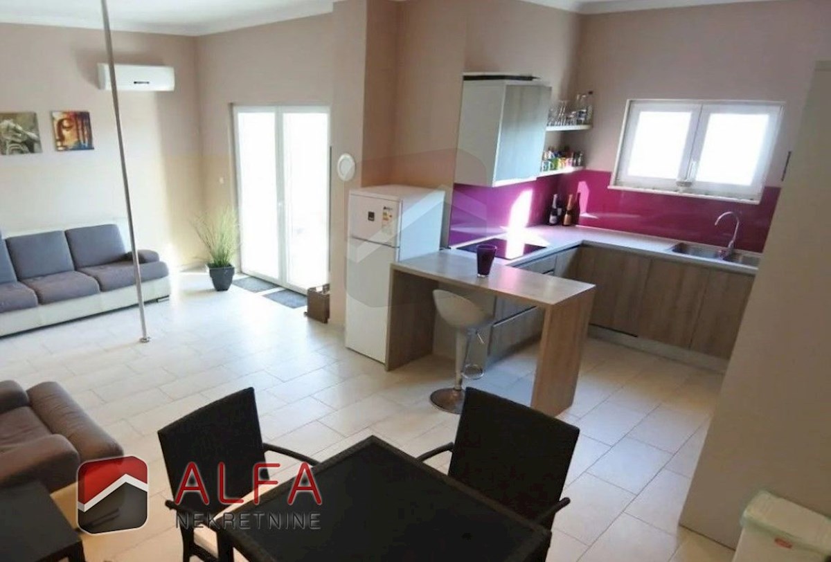 Hrvaška, Vodice, prodaja dvojček hiše s štirimi spalnicami