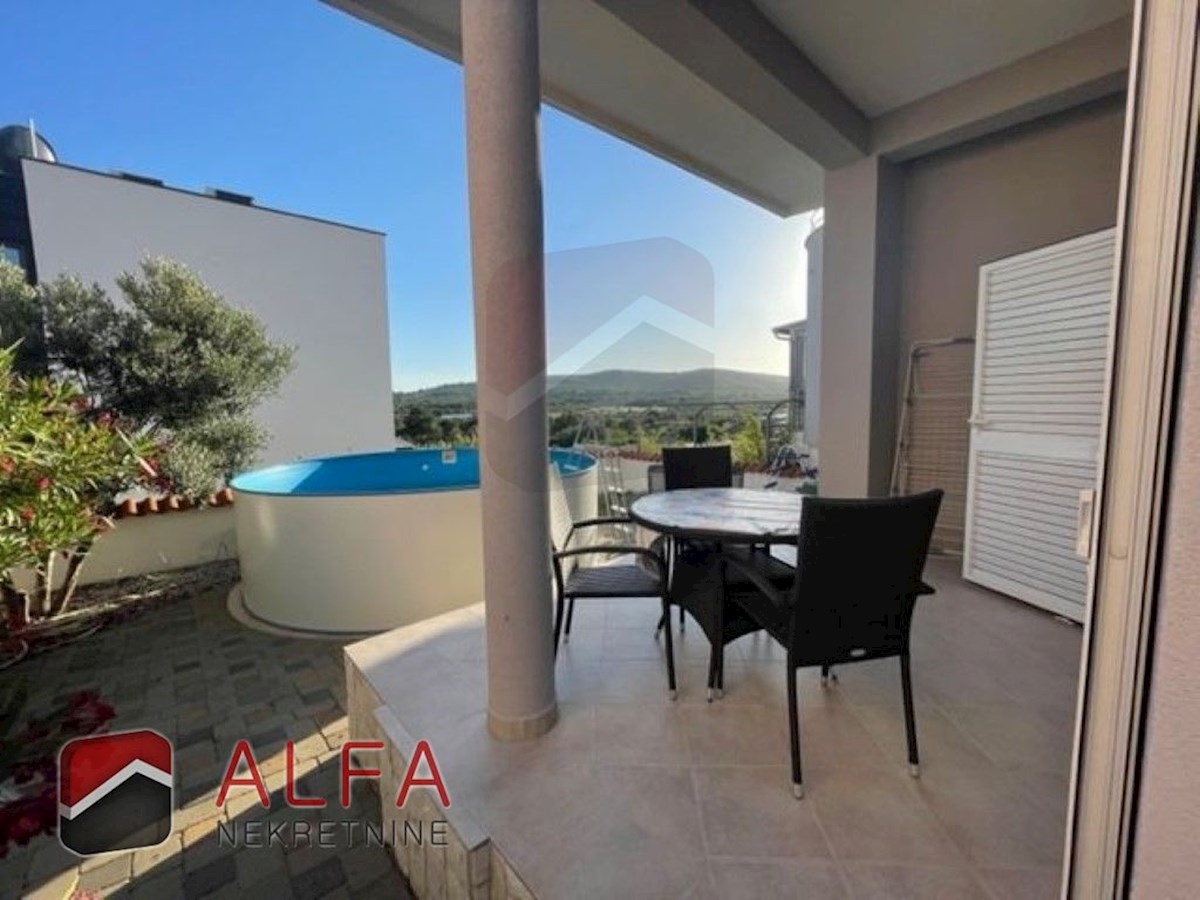 Hrvaška, Vodice, prodaja dvojček hiše s štirimi spalnicami