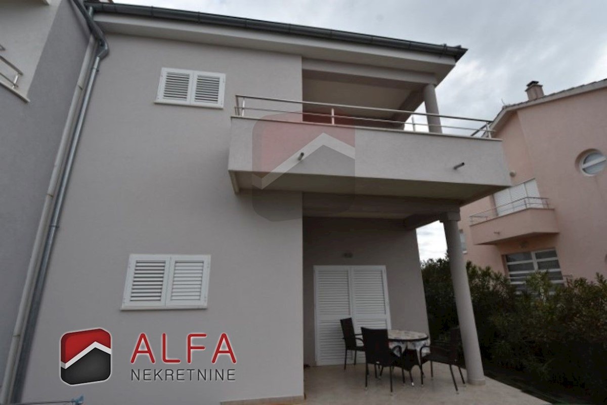 Hrvaška, Vodice, prodaja dvojček hiše s štirimi spalnicami