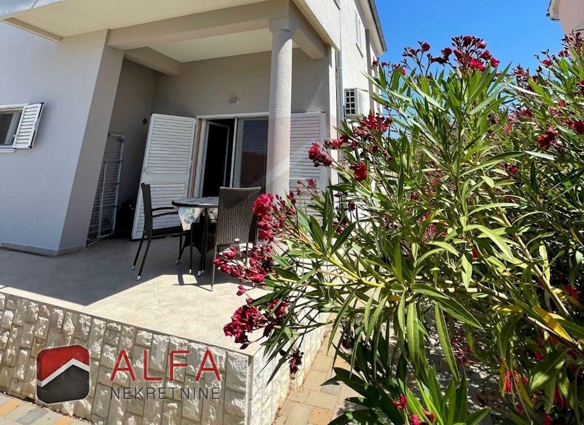 Hrvaška, Vodice, prodaja dvojček hiše s štirimi spalnicami