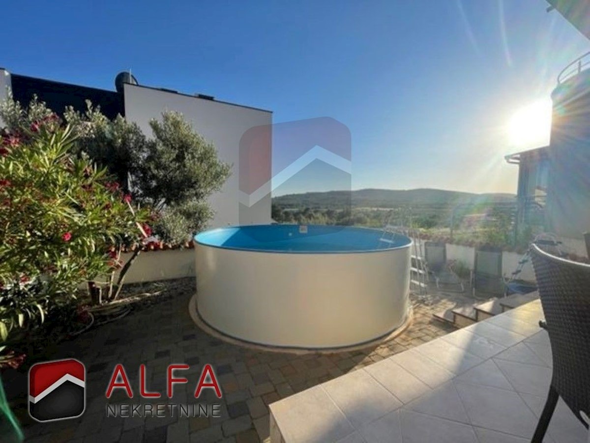 Hrvaška, Vodice, prodaja dvojček hiše s štirimi spalnicami