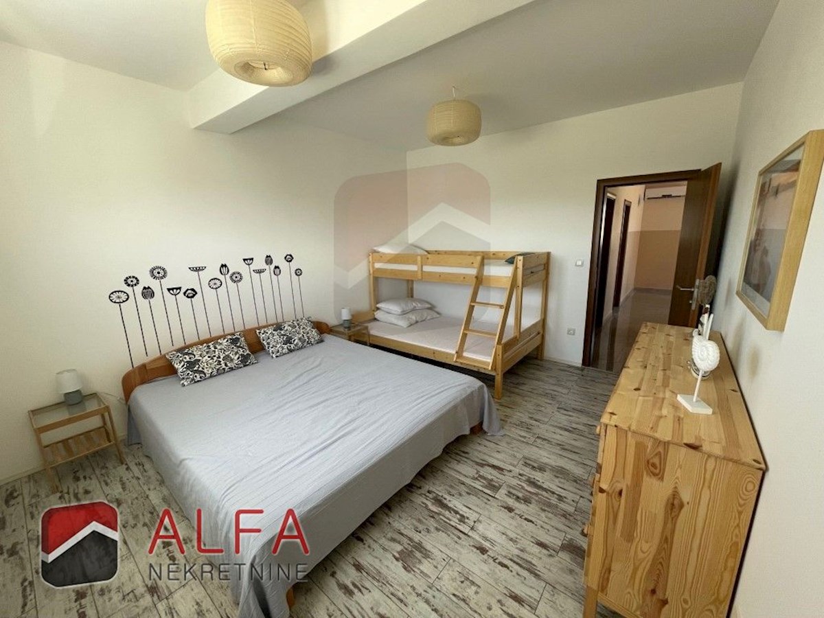 Hrvaška, Vodice, prodaja dvojček hiše s štirimi spalnicami