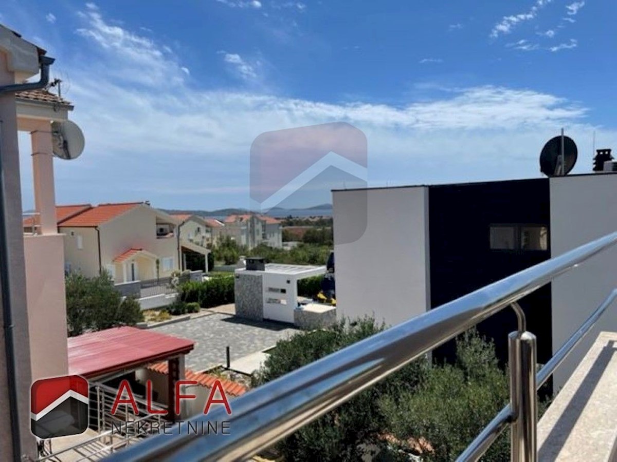 Hrvaška, Vodice, prodaja dvojček hiše s štirimi spalnicami