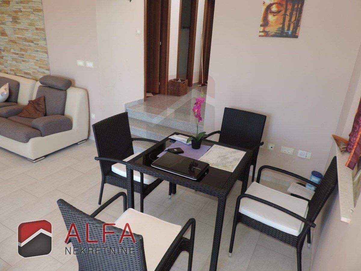 Hrvaška, Vodice, prodaja dvojček hiše s štirimi spalnicami