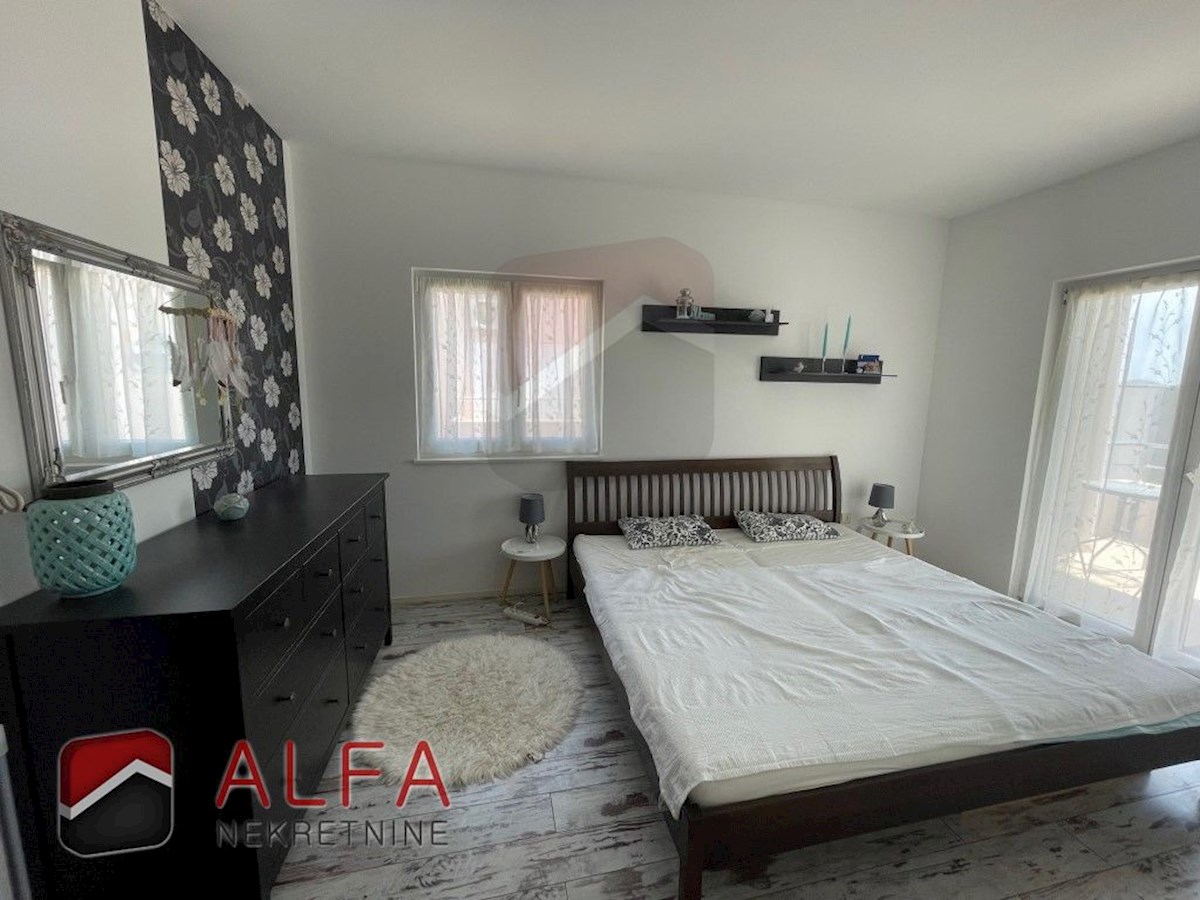 Hrvaška, Vodice, prodaja dvojček hiše s štirimi spalnicami