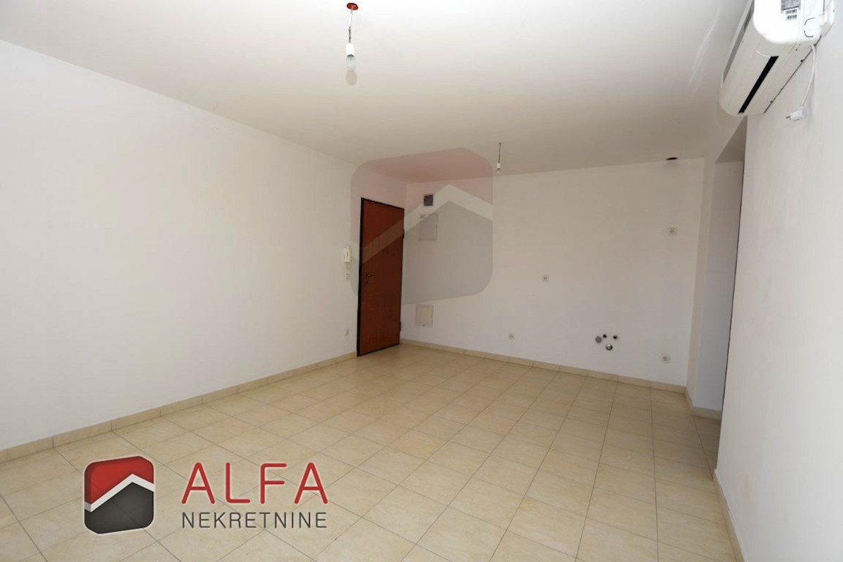 Hrvaška, Vodice – prodaja stanovanje v drugem nadstropju, velika terasa, dve parkirni mesti