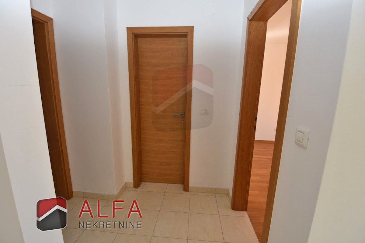 Hrvaška, Vodice – prodaja stanovanje v drugem nadstropju, velika terasa, dve parkirni mesti