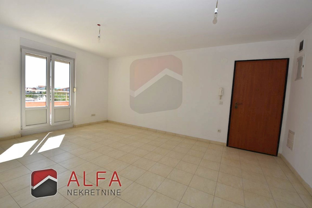 Hrvaška, Vodice – prodaja stanovanje v drugem nadstropju, velika terasa, dve parkirni mesti