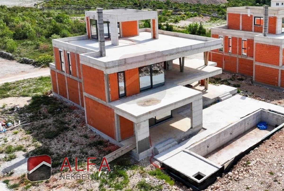 Hrvaška, Vodice – prodaja moderna vila z bazenom, garažo in panoramskim pogledom na morje