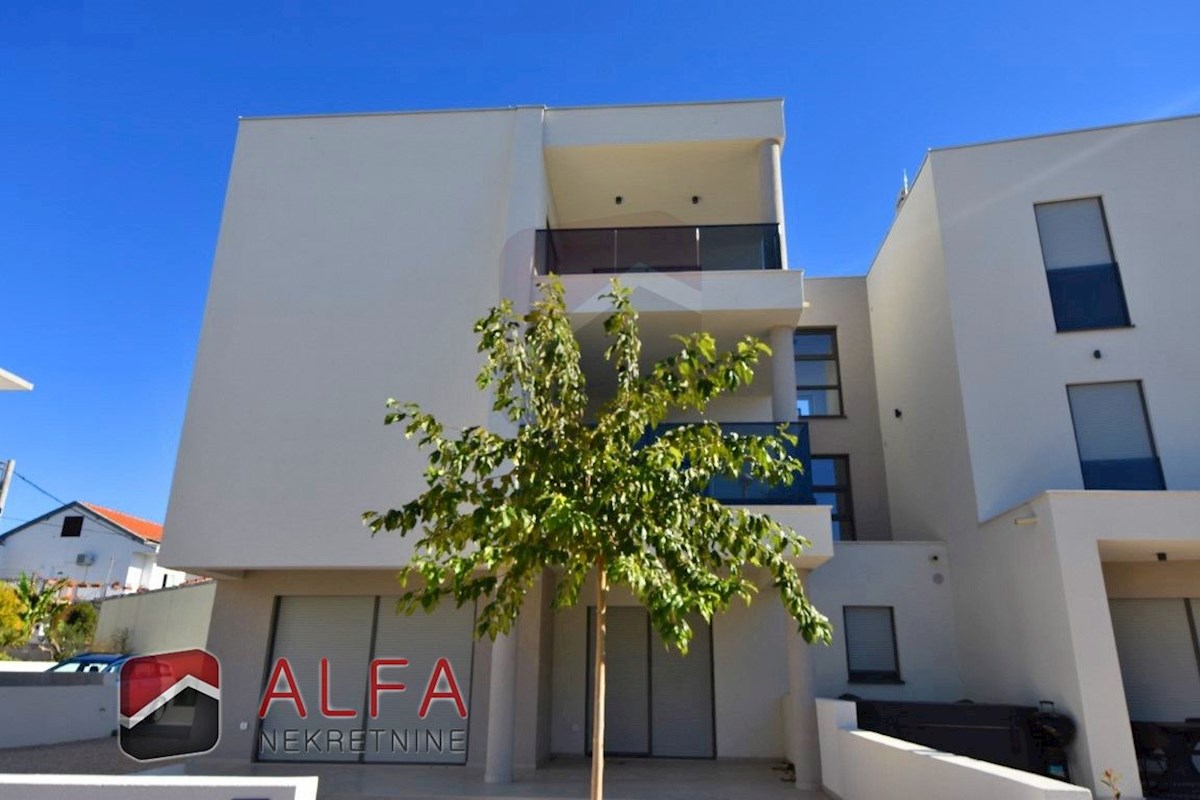 Hrvaška, Vodice, novogradnja - dvosobno stanovanje, pogled na morje, drugo nadstropje