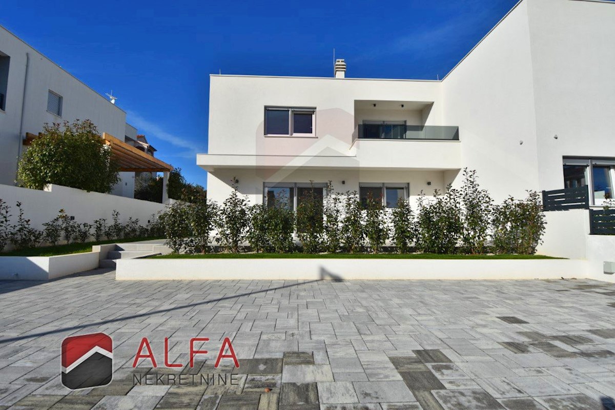 Hrvaška, Vodice, prodaja nova dvojna družinska hiša