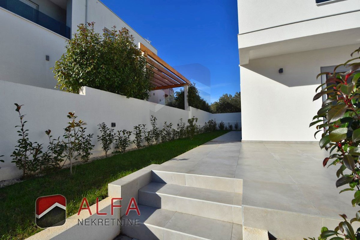 Hrvaška, Vodice, prodaja nova dvojna družinska hiša