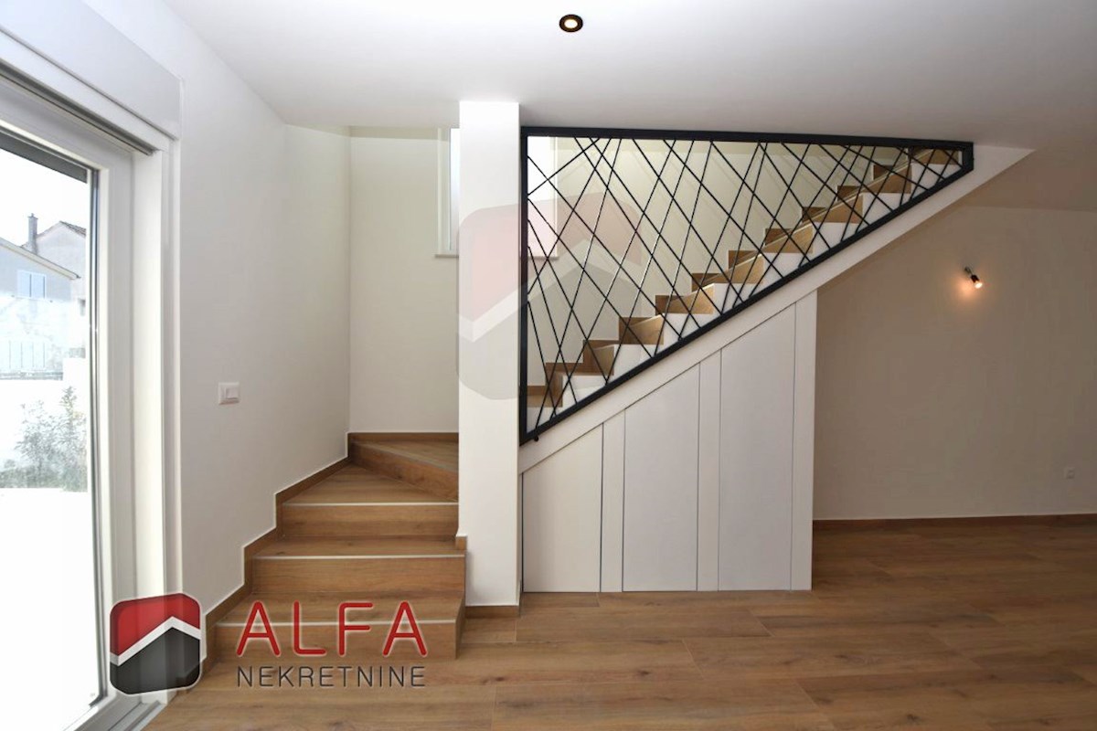 Hrvaška, Vodice, prodaja nova dvojna družinska hiša