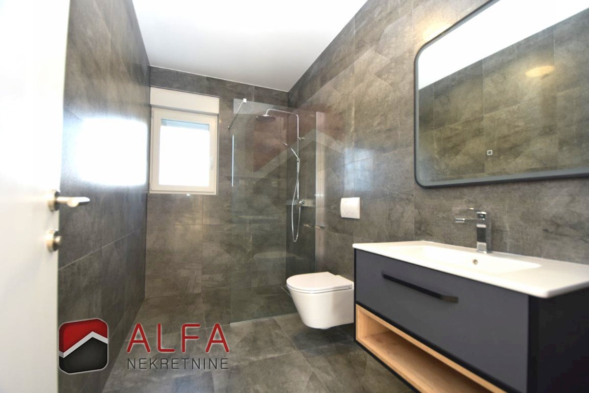 Hrvaška, Vodice, prodaja nova dvojna družinska hiša