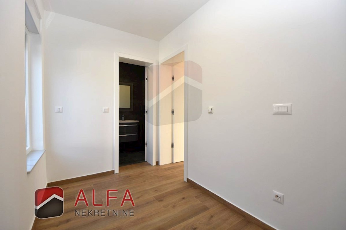 Hrvaška, Vodice, prodaja nova dvojna družinska hiša