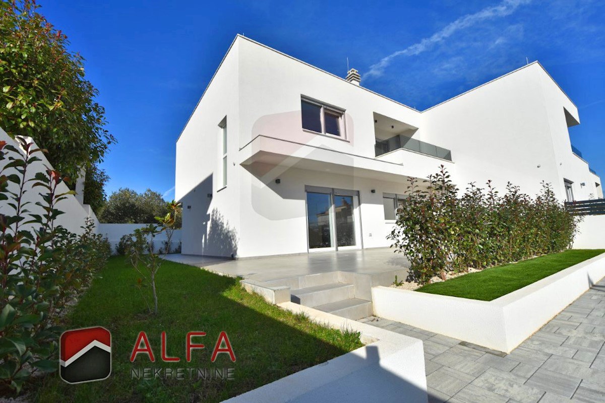 Hrvaška, Vodice, prodaja nova dvojna družinska hiša