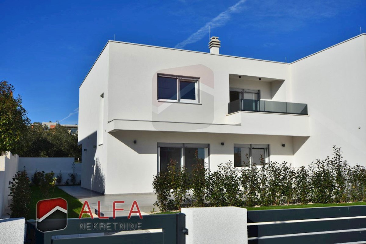 Hrvaška, Vodice, prodaja nova dvojna družinska hiša