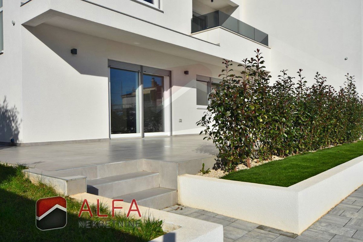 Hrvaška, Vodice, prodaja nova dvojna družinska hiša