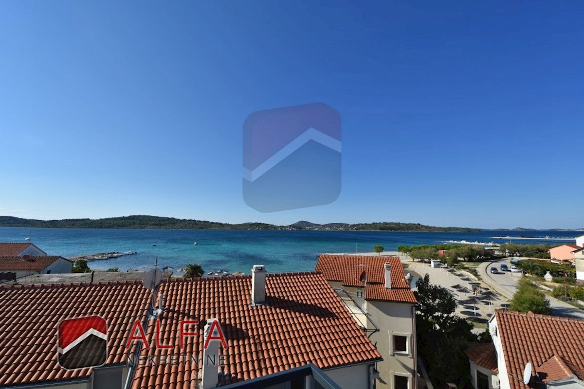 Hrvaška, Vodice, Srima, ATRAKTIVNO, prodamo lep luksuzni penthouse s strešno teraso in panoramskim pogledom na morje