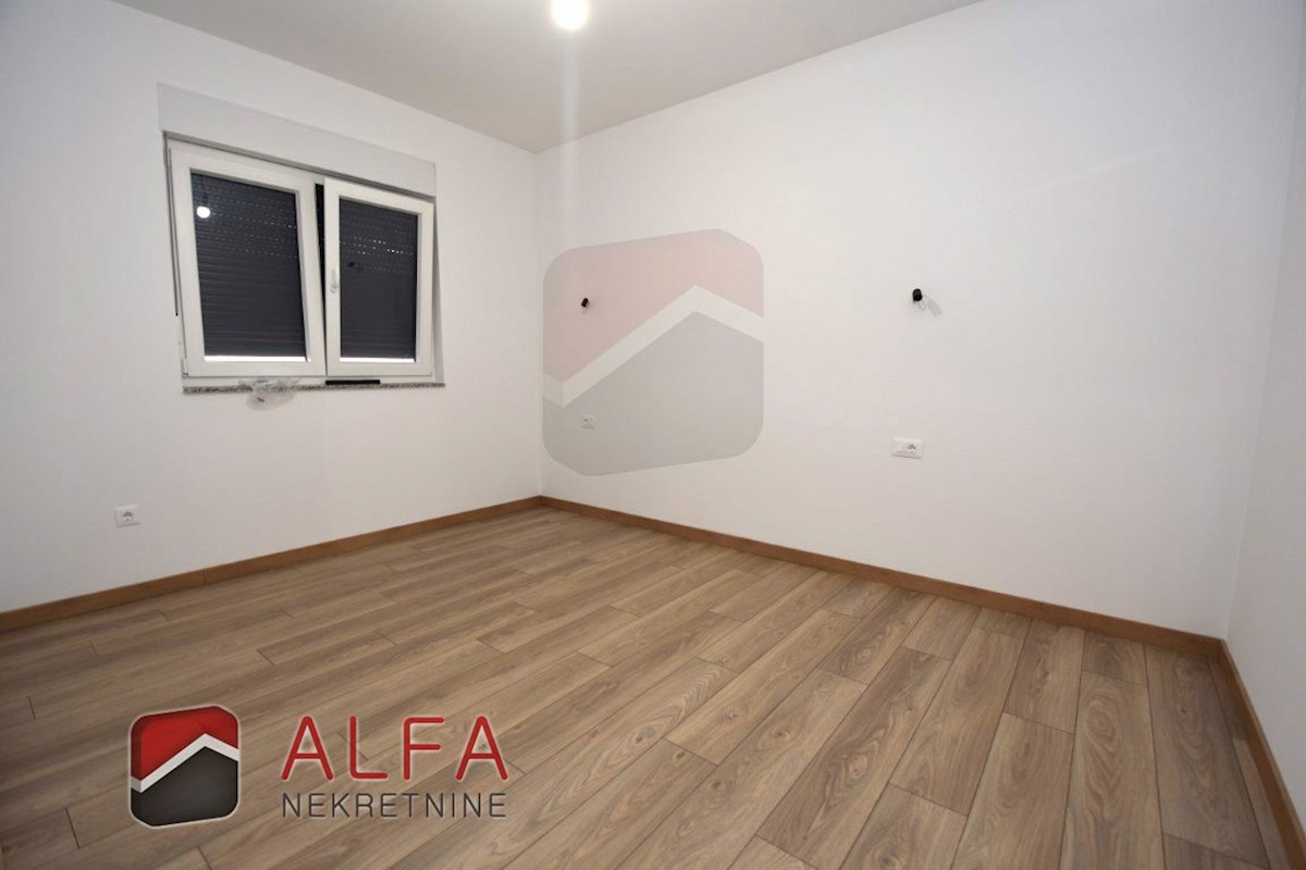 Hrvaška, Vodice, novogradnja, prodaja dvoetažni apartma, dvorišče, blizu morja