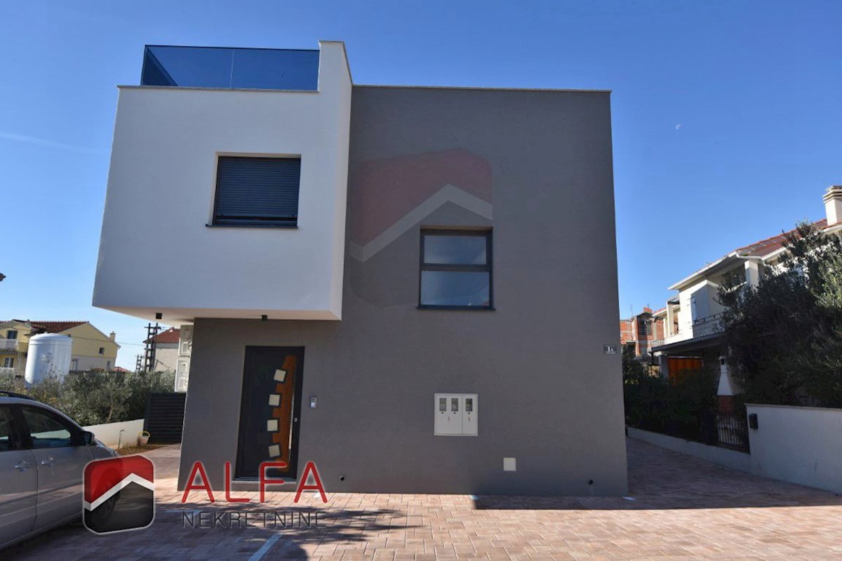 Hrvaška, Vodice, novogradnja, prodaja dvoetažni apartma, dvorišče, blizu morja