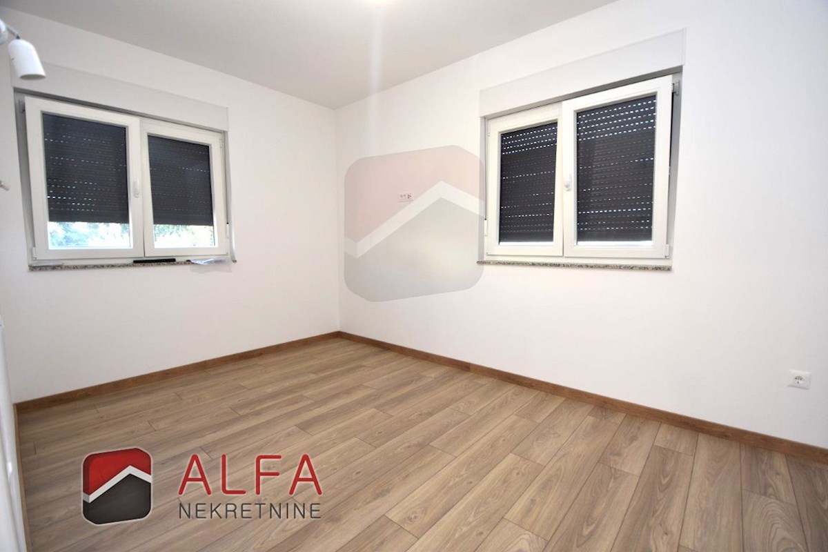 Hrvaška, Vodice, novogradnja, prodaja dvoetažni apartma, dvorišče, blizu morja