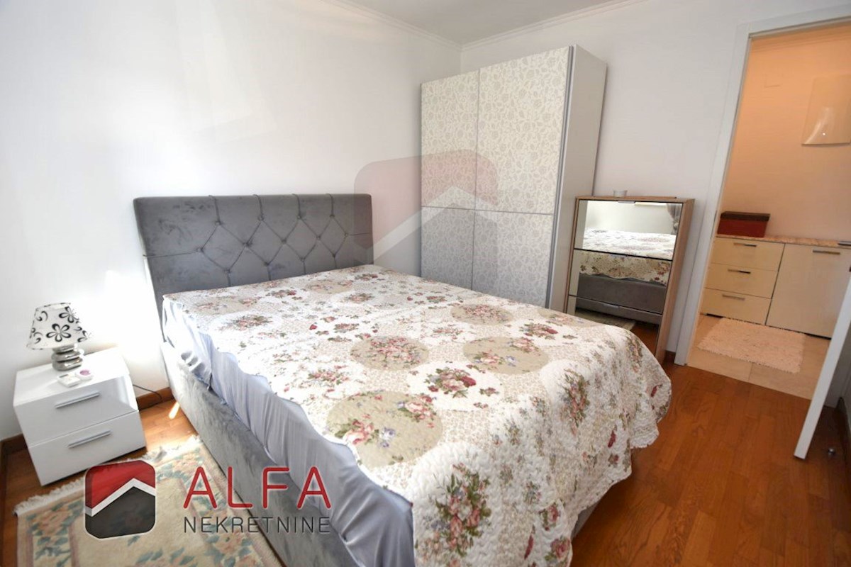 Hrvaška, Vodice – ATRAKTIVNO, prodam opremljeno stanovanje, prvo nadstropje, 150 m od morja