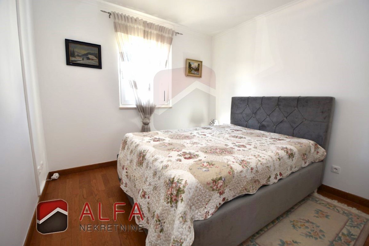 Hrvaška, Vodice – ATRAKTIVNO, prodam opremljeno stanovanje, prvo nadstropje, 150 m od morja