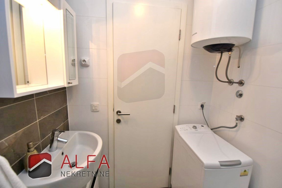 Hrvaška, Vodice – ATRAKTIVNO, prodam opremljeno stanovanje, prvo nadstropje, 150 m od morja